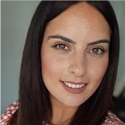 Profesora titulada en Estudios Ingleses con más de 5 años de experiencia con niños, adolescentes y adultos.